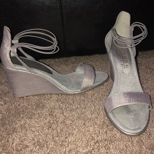 NEW YORK TRANSIT wedge heel , 11 m . WORN ONCE